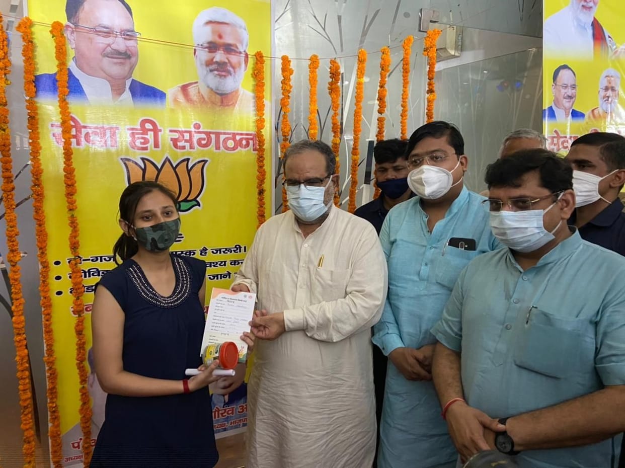 Hathras: 130 people got the vaccine done in BJP's camp