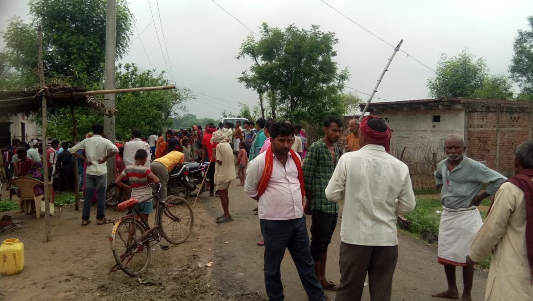 teenager boy death due to snakebite in Mirzapur boy sleeping on  cot  innocent Child life   saved