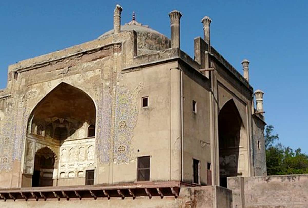History of Chini ka Rauza in Hindi