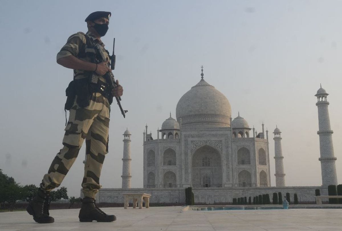 ADG Security Vinod Kumar Singh Visits Security Arrangements Of Taj Mahal
