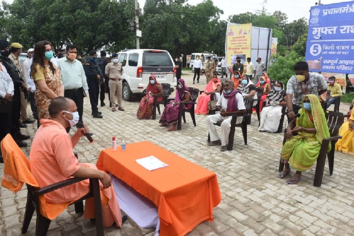 Cm yogi adityanath visit in ballia Chief Minister asked questions on Corona to the monitoring committee