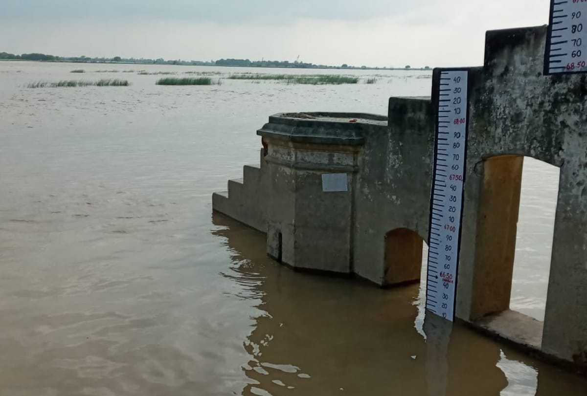 Nepal released four lakh cusecs of water in rapti and Gorra river