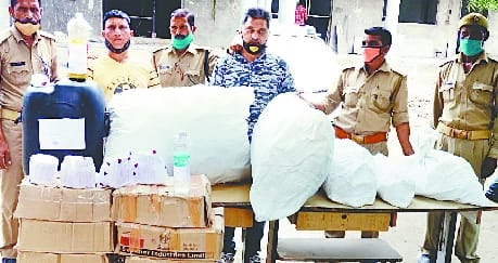 Fake liquor factory caught in Shanti Vihar, two arrested