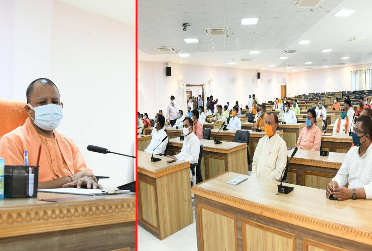 CM Yogi Adityanath said protection from corona with clean water sanitation and sanitization