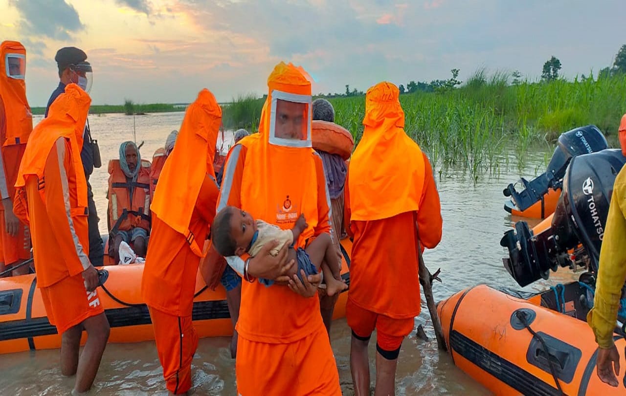 150 people washed away in river with boat at kushinagar