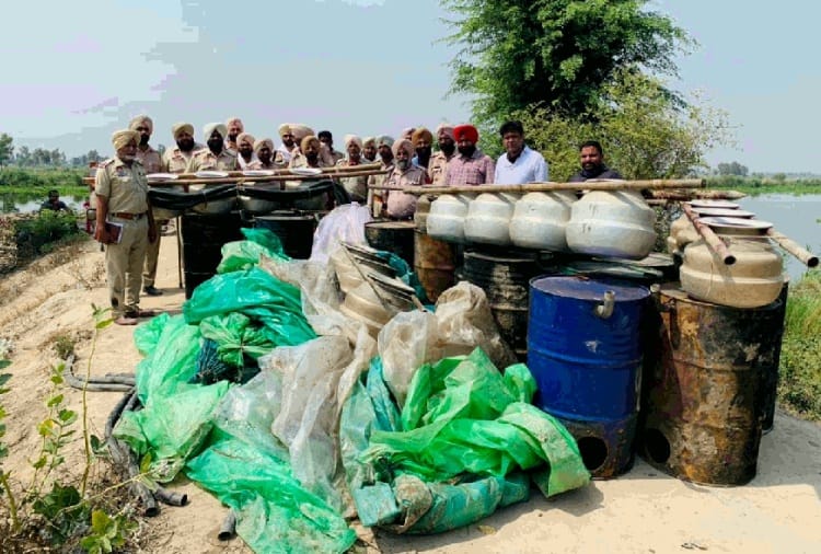 Police and Excise Department recovered raw liquor from Sutlej river in Firozpur