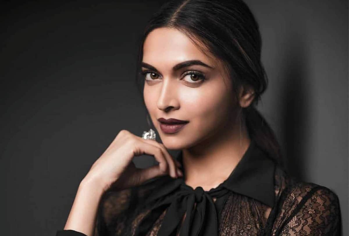 Actress Deepika Padukone auctions her clothes worn at Jiah Khan funeral and Priyanka Chopra dads prayer meet netizens are expressing wrath on her