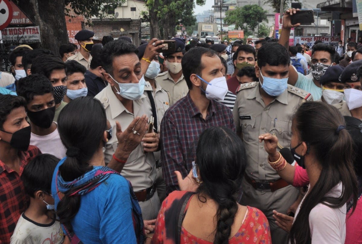 Bloody clash over land dispute, highway jam for three hours in kangra himachal