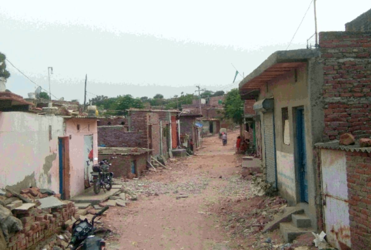 Faridabad khori lanes go vacant after supreme court order people in stress for livelihood and house