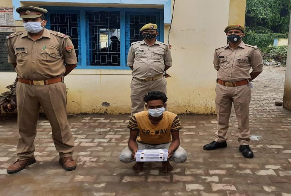 miscreants arrested with illegal pistol near Edhe helipad in varanasi near ring road  many cases are registered in two police stations