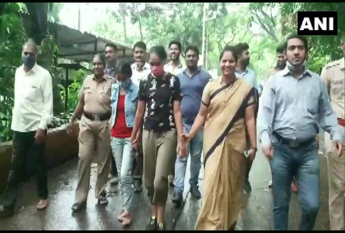 Two women who work in TV serials arrested for stealing Rs 3 Lakhs from the pg They are in Police custody