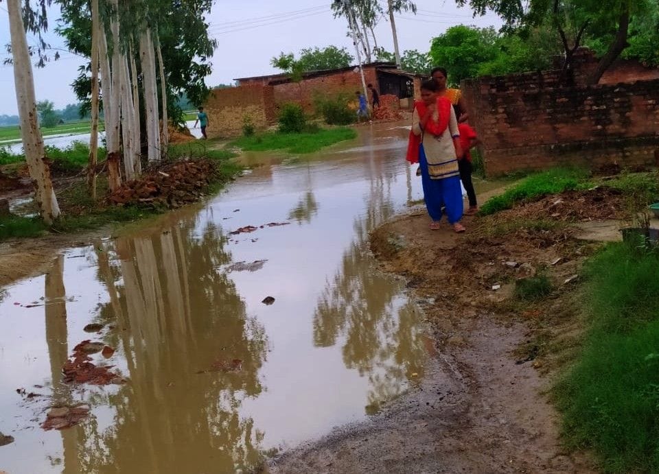 There is water on the road in the village, the villagers are worried