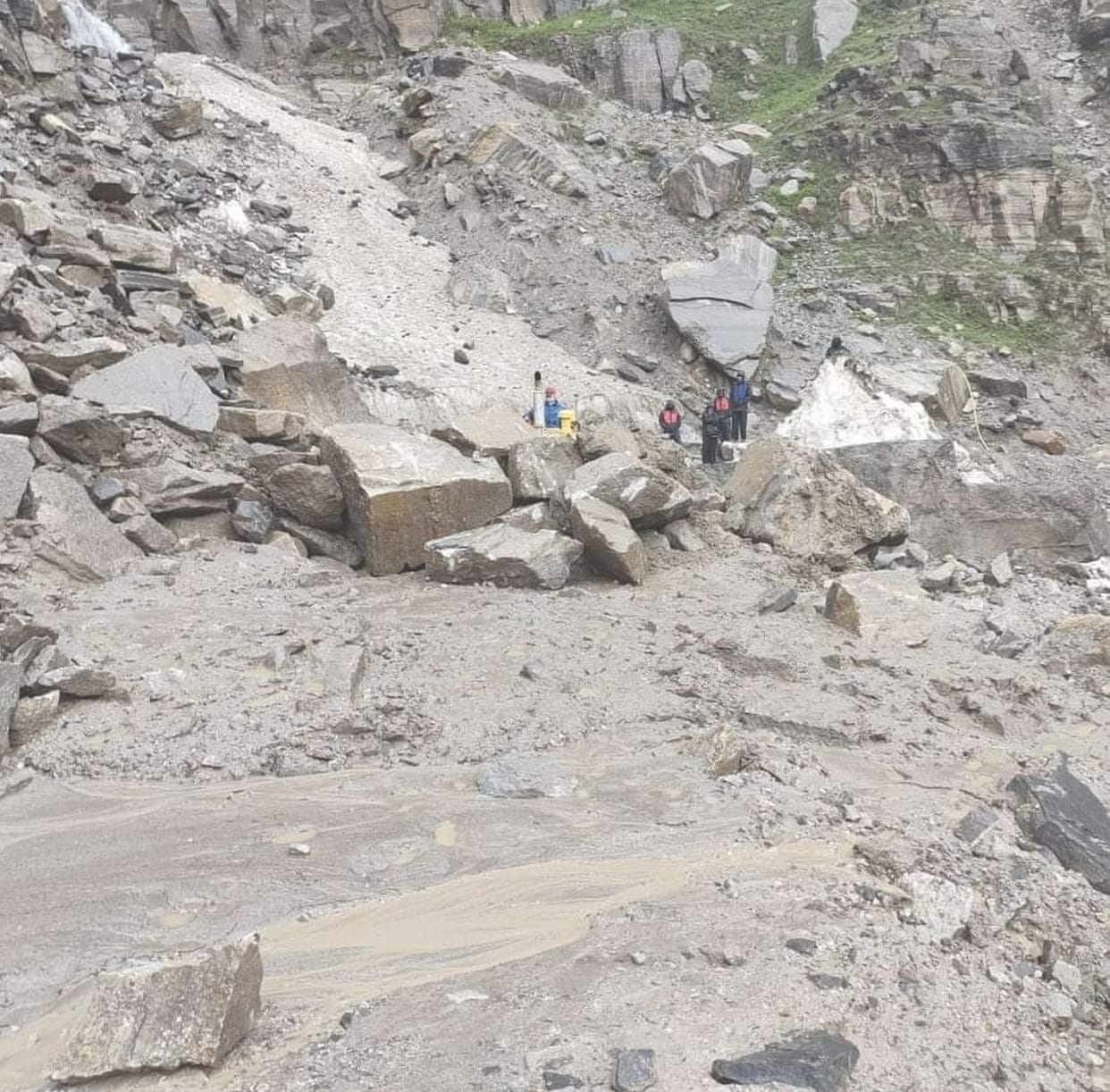Granphu-Kaza-Samdo road remained closed for six hours due to landslide