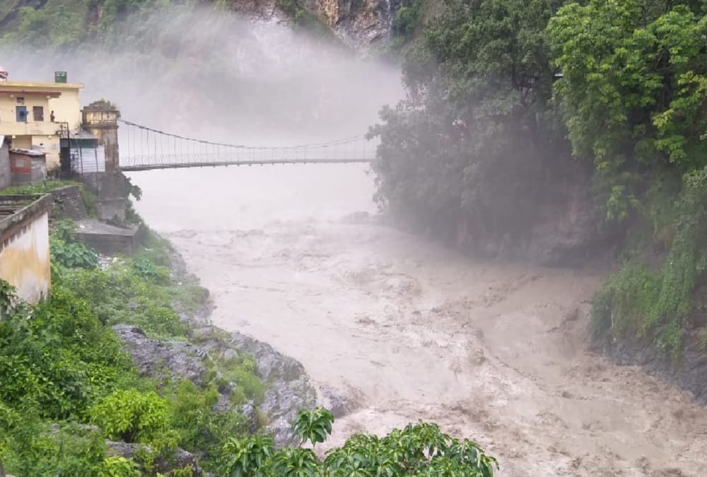 Uttarakhand Weather Heavy rains in Pithoragarh china Border road closed due to landslides
