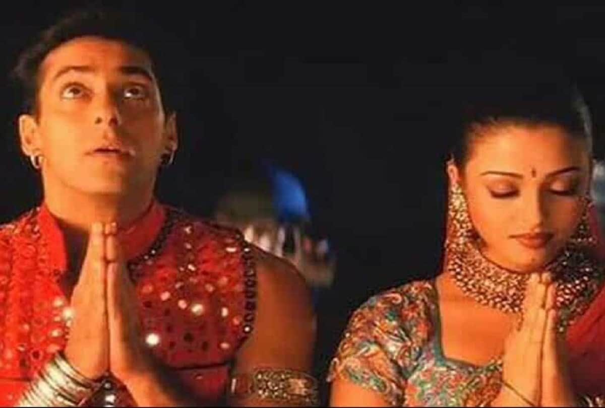DIWALI SPECIAL: Memorable Bollywood Songs That You Need In Your Diwali Playlist