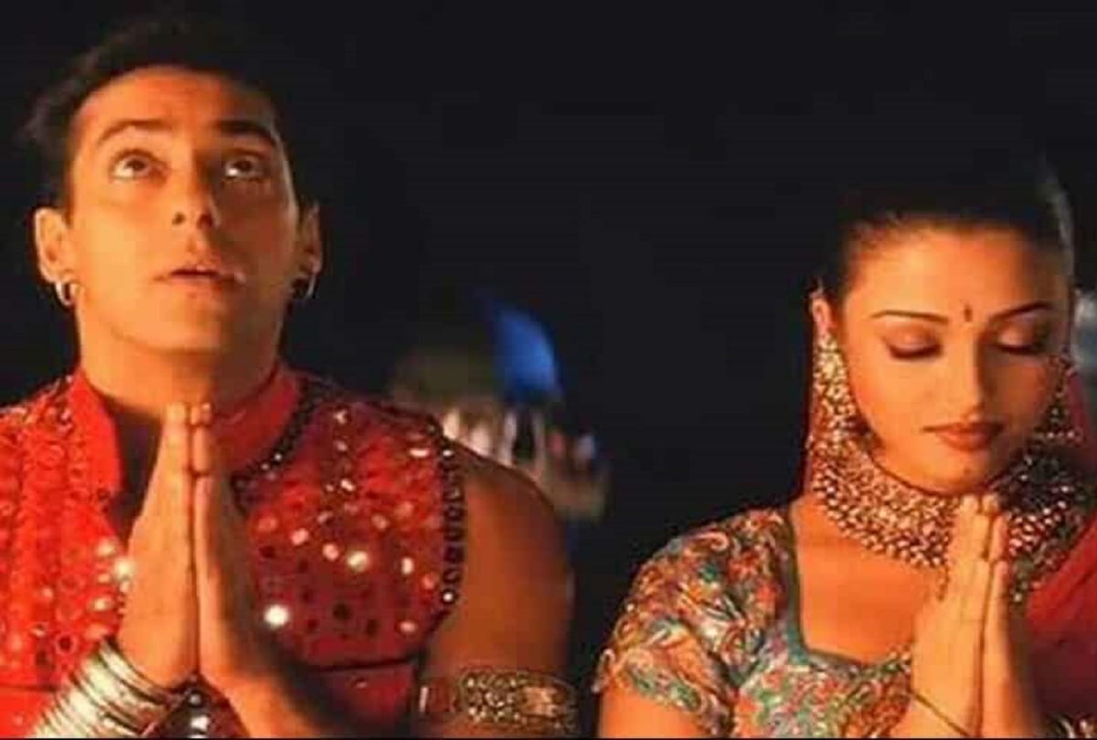DIWALI SPECIAL: Memorable Bollywood Songs That You Need In Your Diwali Playlist