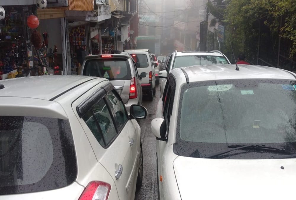 Uttarakhand Monsoon Rainfall News: Tourist Crowd in Mussoorie and Traffic jam photos