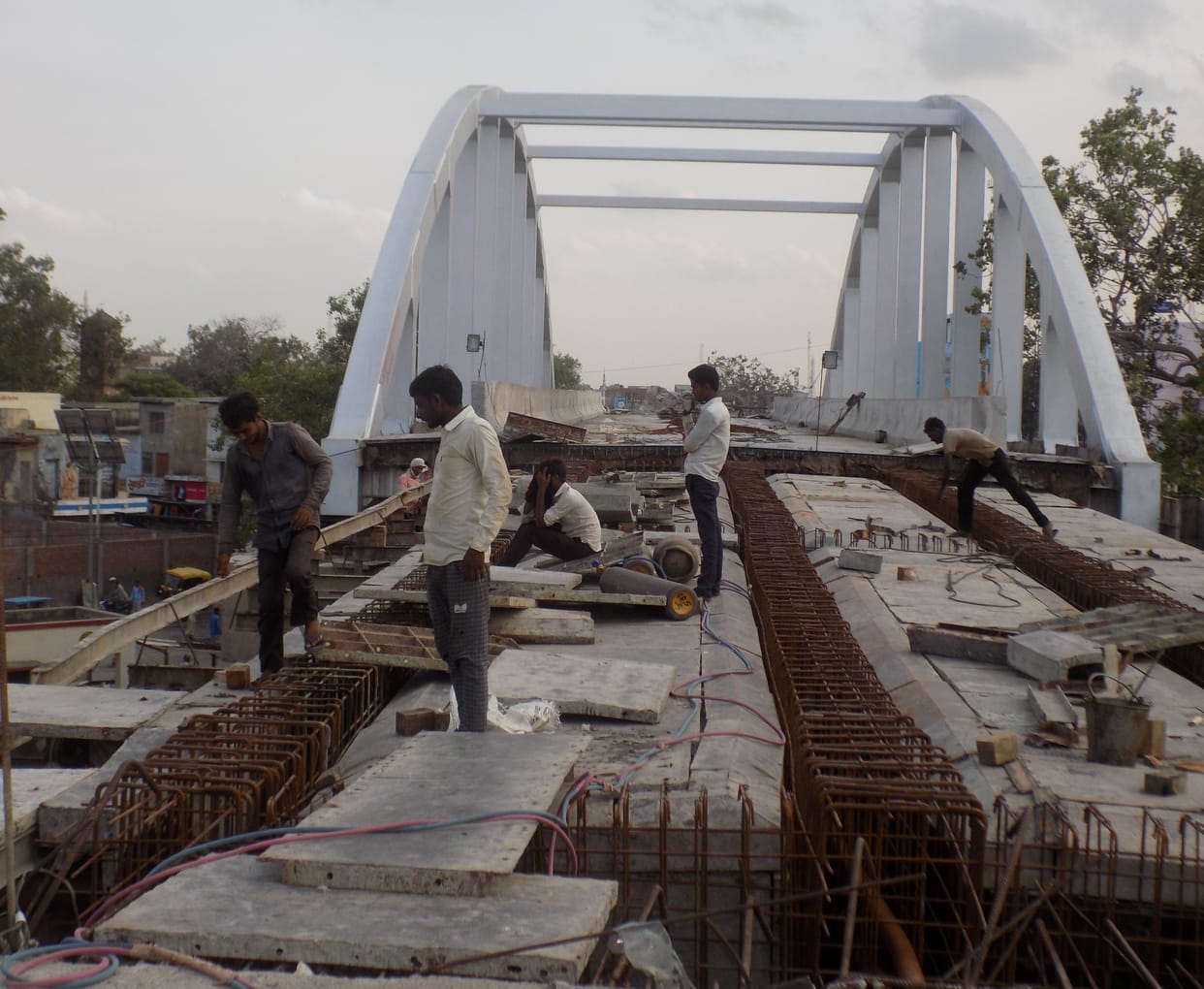 Hathras: Overbridge at pond crossroads will be ready in two months