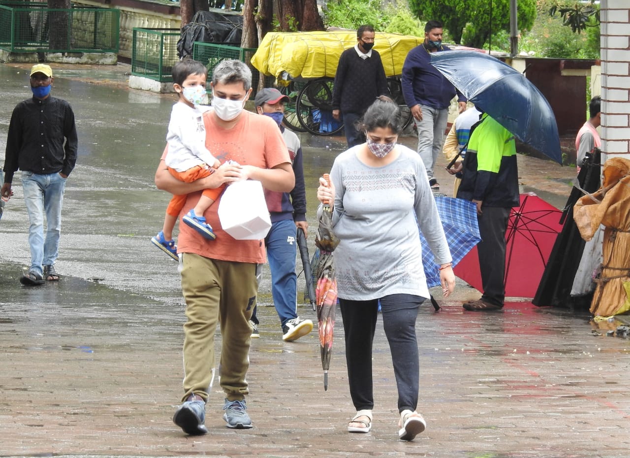 uttarakhand news : rain could not stops tourist in uttarakhand, photos