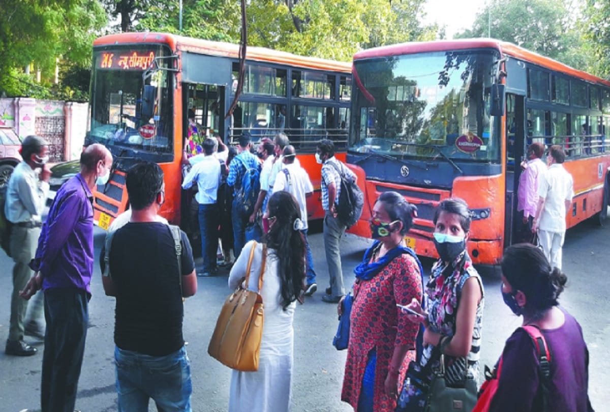 covid protocol is breaking at every step in the markets and roads of Delhi