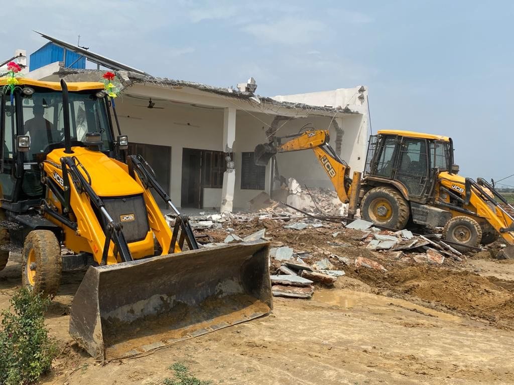 Illegal construction demolished in the submergence area of Hindon