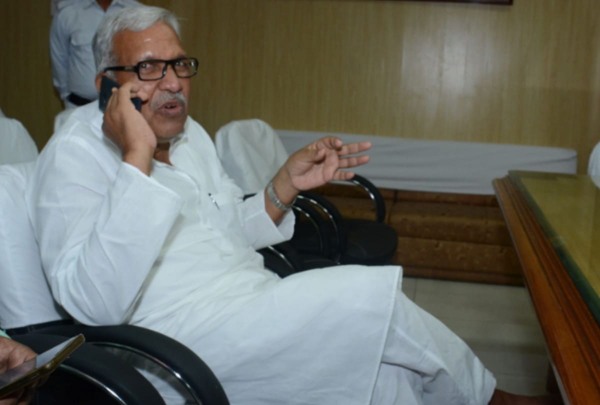 Ambika chaudhary resigns from bahujan samaj party.