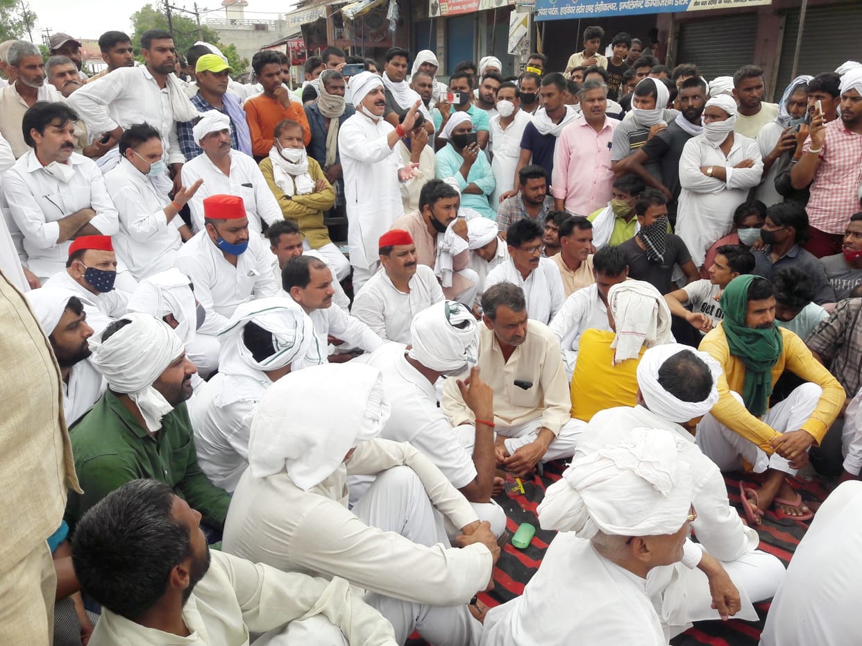 Trying to rescue the family of Zip member from police custody