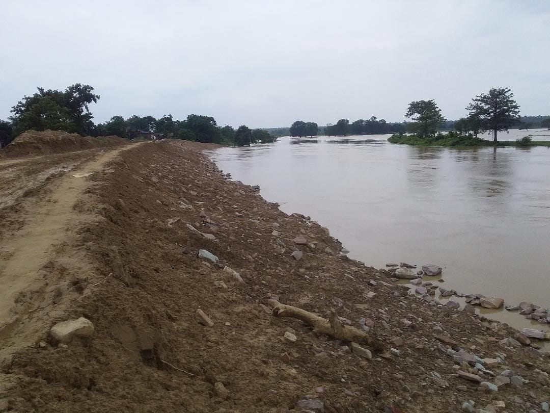 Raincuts at various places on the Jardi Domra Dam