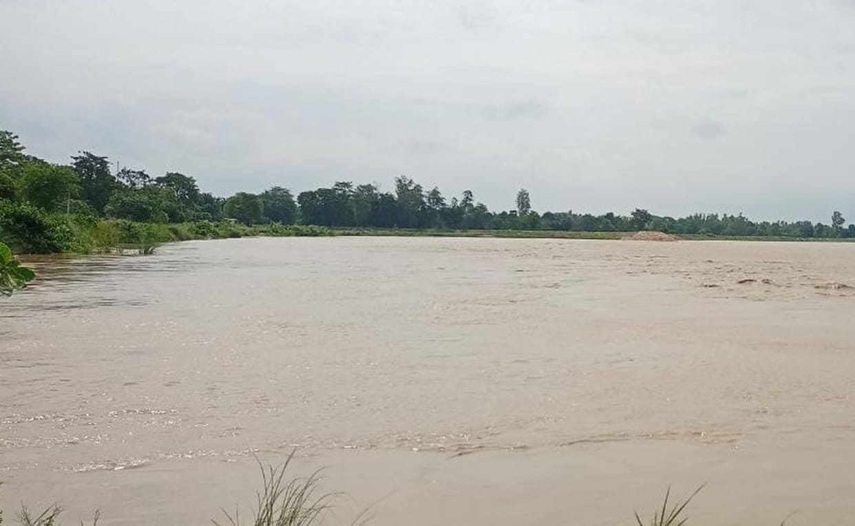 Rapti's water level started decreasing after reaching the danger mark