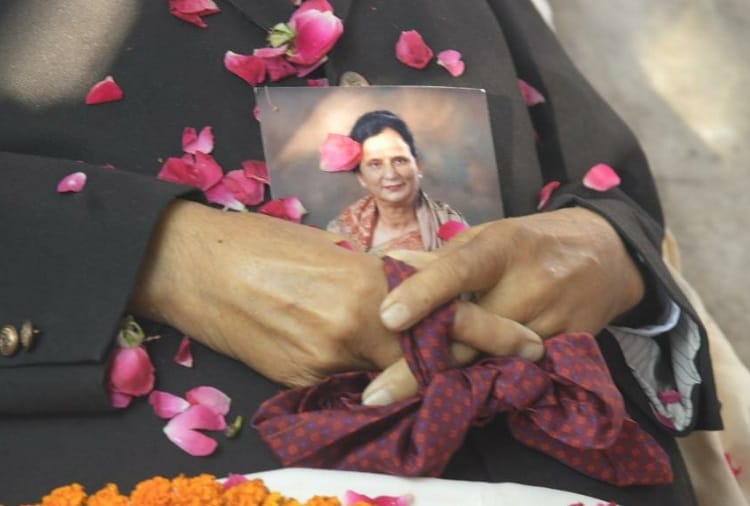 Flying Sikh Milkha Sikh cremated in Chandigarh