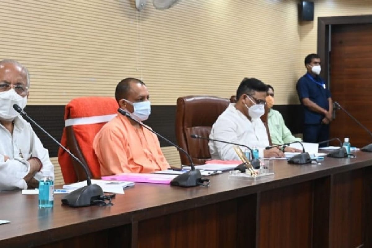 CM yogi adityanath clear message to officials that improve the work or else get out
