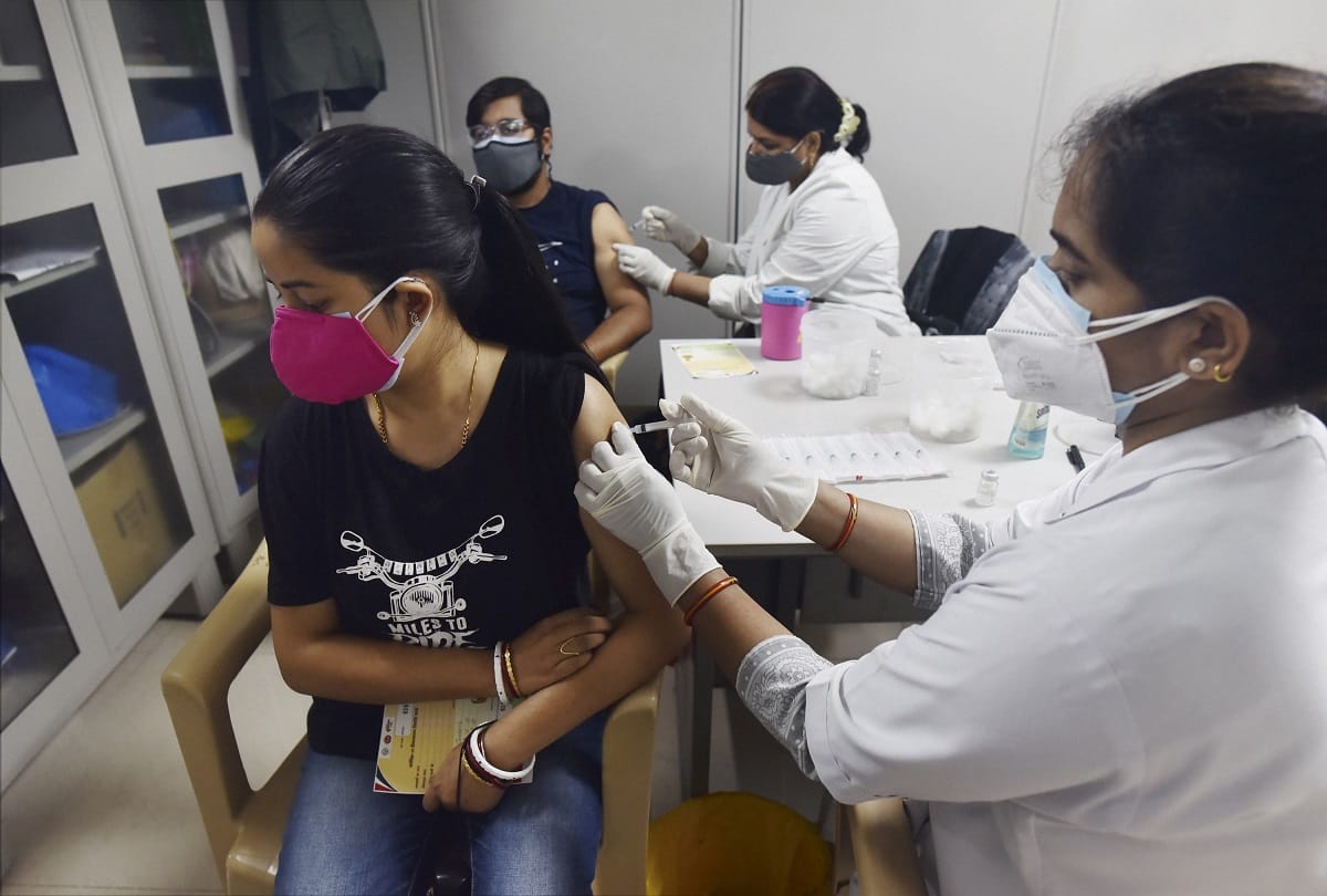 corona Vaccine not reach many booths in Gorakhpur