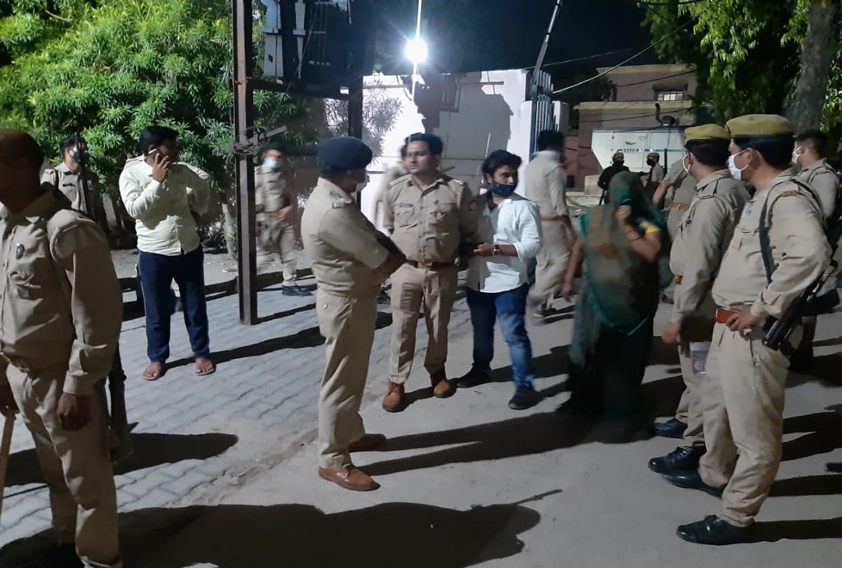 husband wife and child killed in police jeep collision in etah
