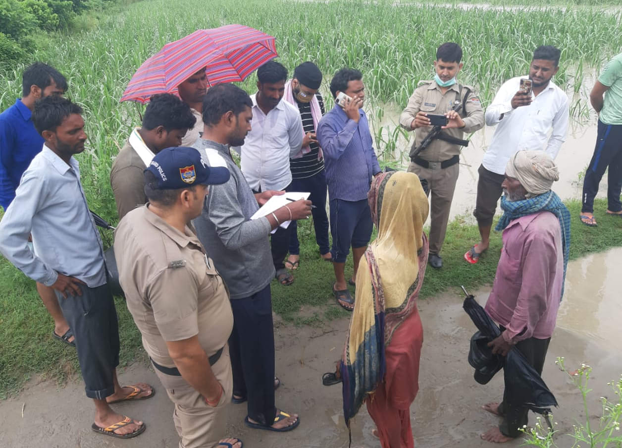 ganga level increase in haridwar : 34 farmers stucked on a island, photos