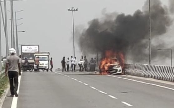 Sudden fire in car, driver scorched