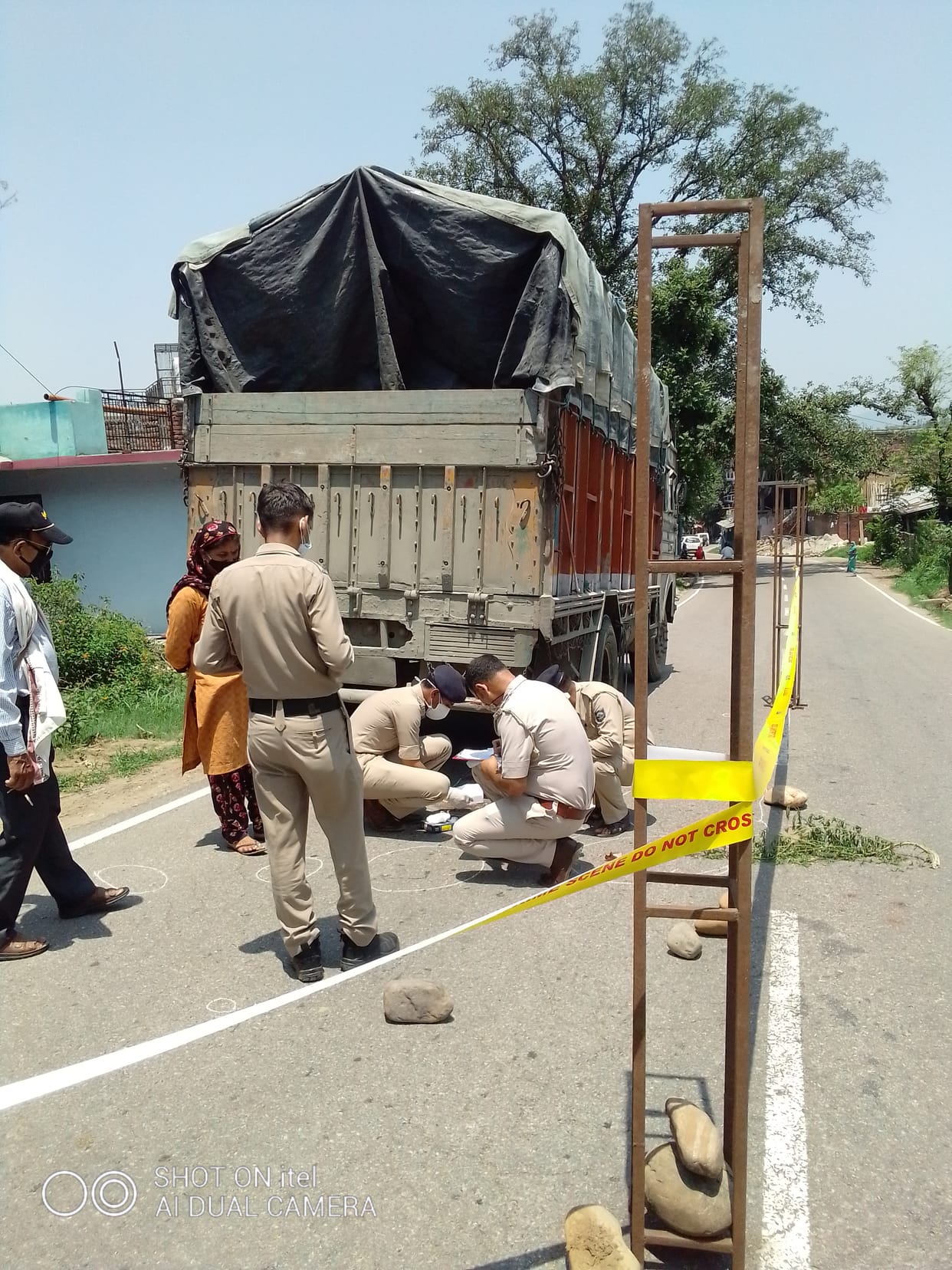 six-year-old girl crossing the road was trampled by a truck, Death on the spot, a painful accident occurred in Rangas under Hamirpur-Nadaun NH, Police registered a case against the accused driver by taking possession of the truck, hamirpur news