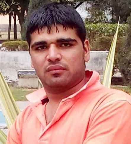 Two friends riding a bike died due to the collision of the trolley