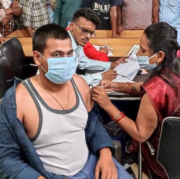 atiya ke graameenon ne teeka lagavaane se kiya inakaar