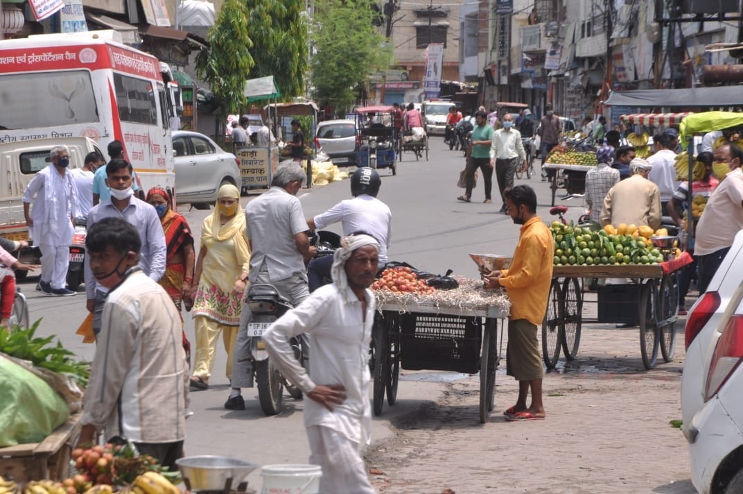 Weekly closure ineffective, people doing business