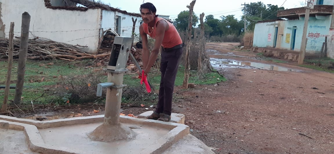 rainy season trouble, kurrent people