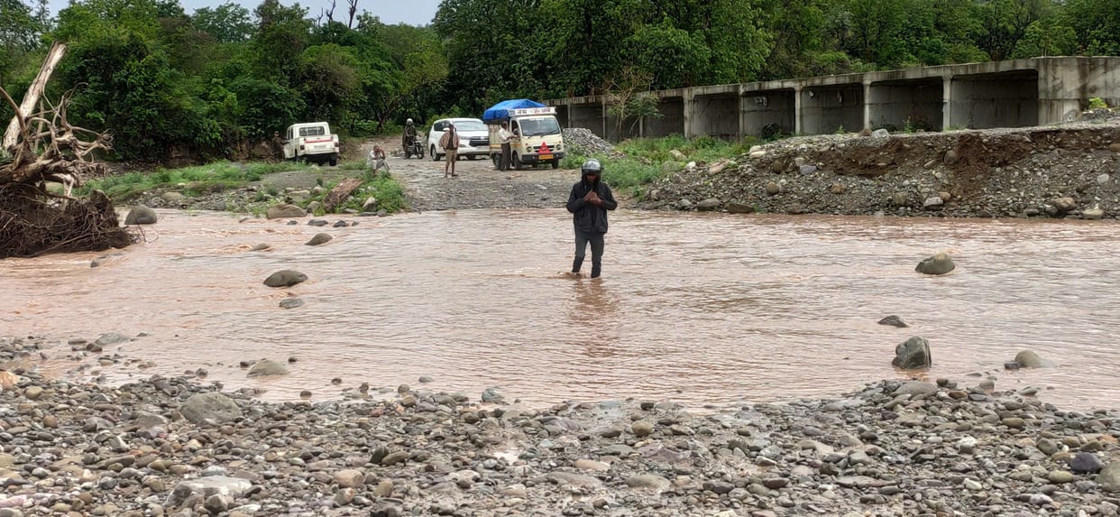 Chilarkhal-Laldhang road blocked in kotdwar