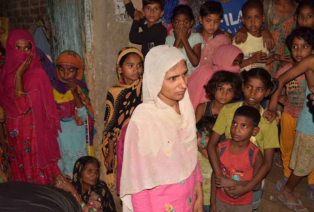 Hardoi: father brutally murdered his step daughter, marks of beedi found on her body