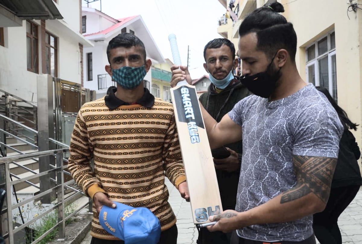 mahendra singh dhoni in shimla with family