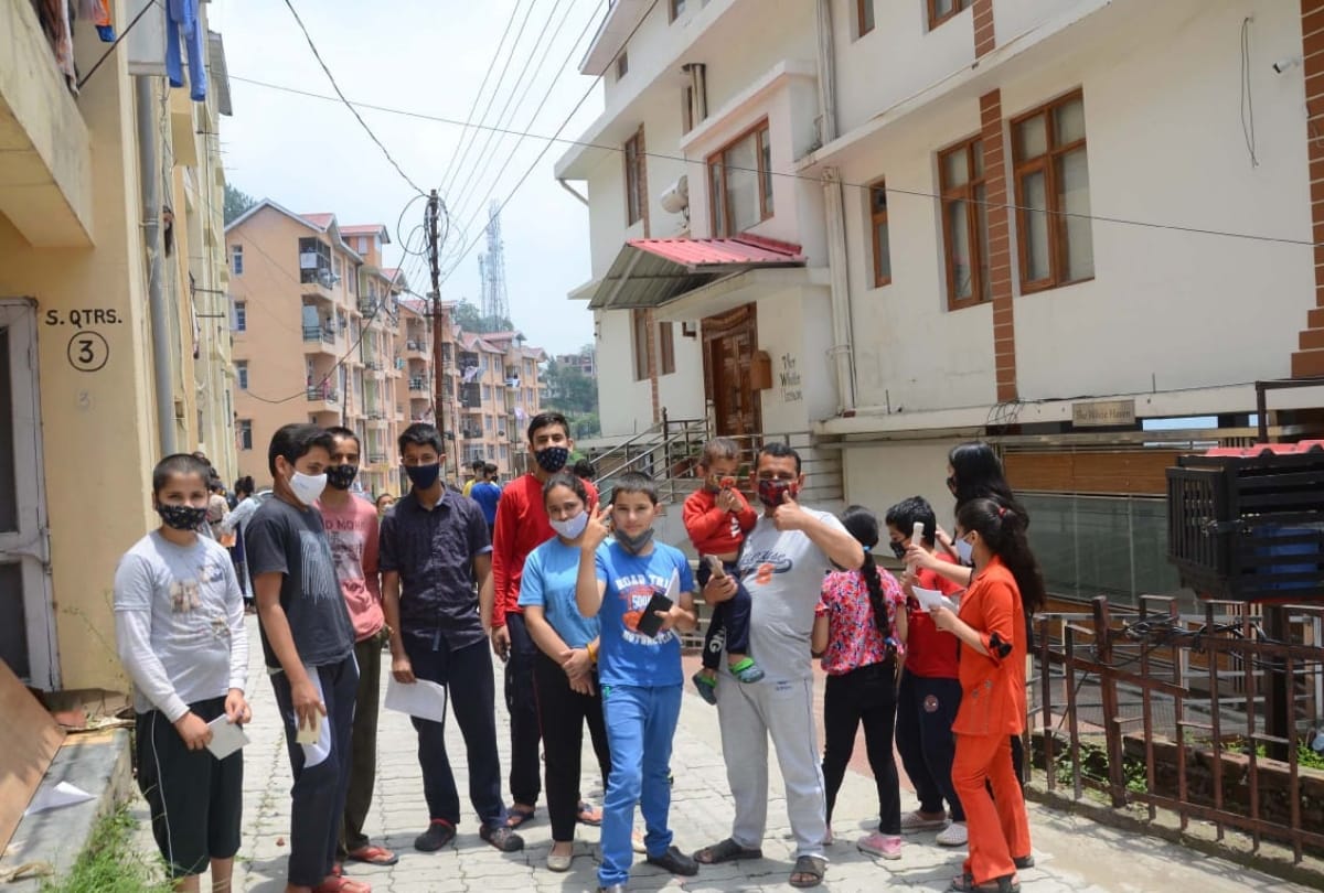 mahendra singh dhoni in shimla with family