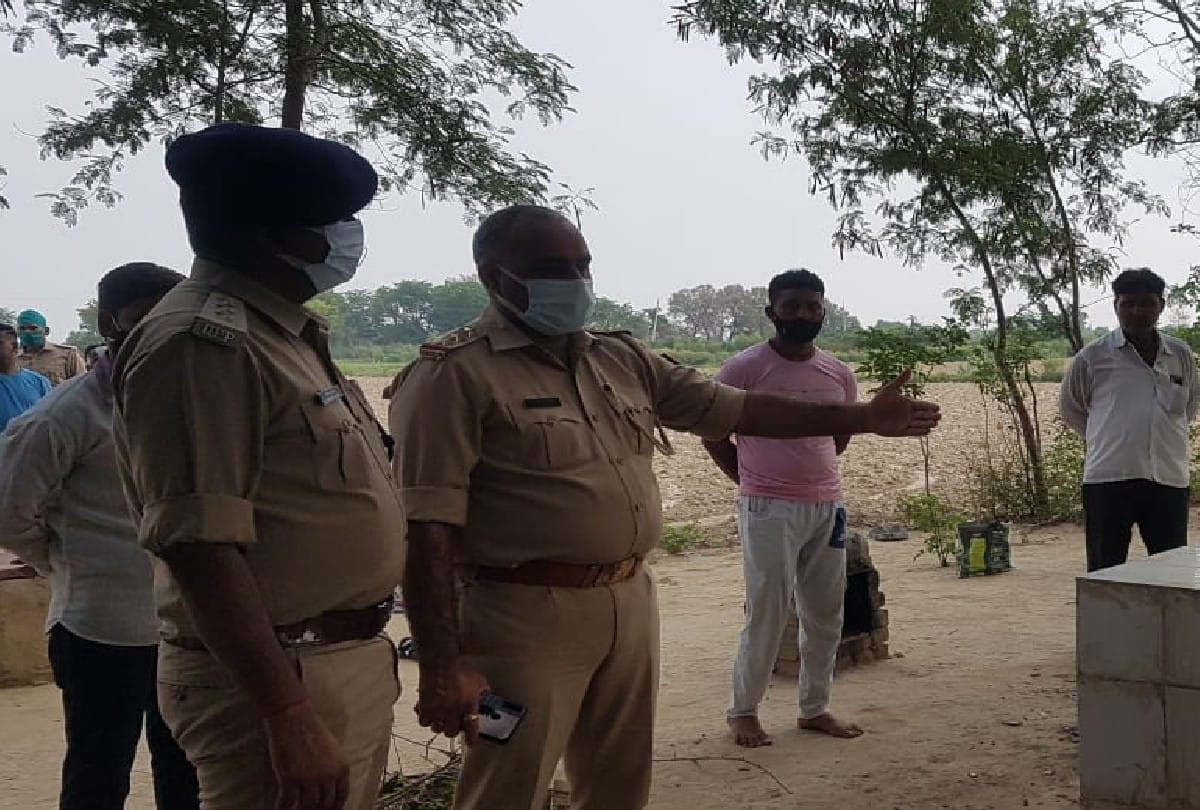 Anti-social elements set up Hanuman statue at the religious place in agra