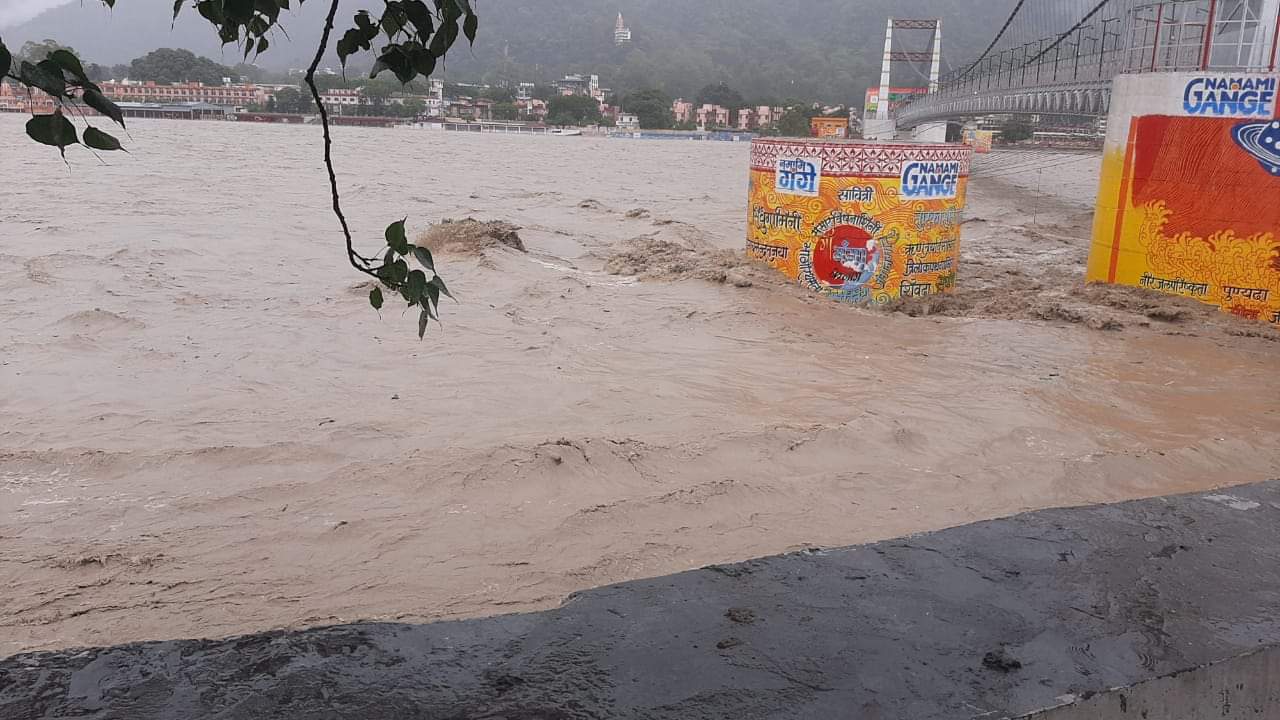 Uttarakhand Weather Forecast Today: Ganga River Water Level Increasing in Haridwar and Rishikesh Due To Heavy Rain, Alert Issue, watch photos