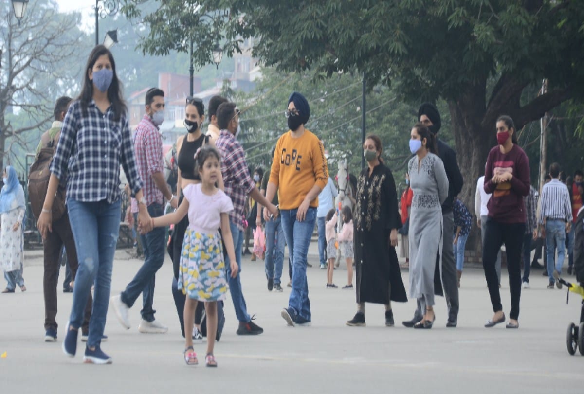 tourist rush in shimla himachal, occupancy reached 50 percent  in Dharamsala-McLeodganj