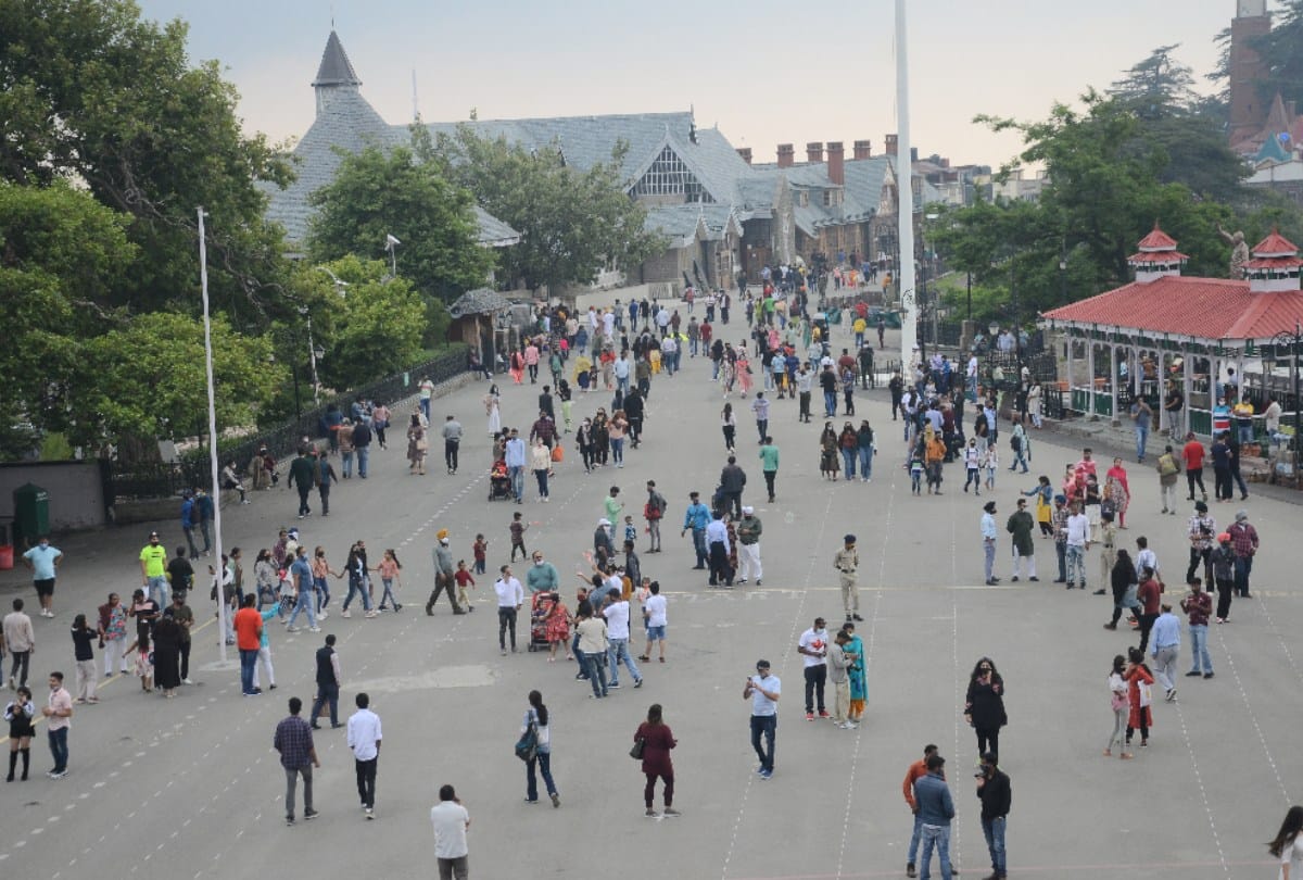 here is a huge influx of tourists in shimla himachal, occupancy reached 90 percent, more than 8000 vehicles entered