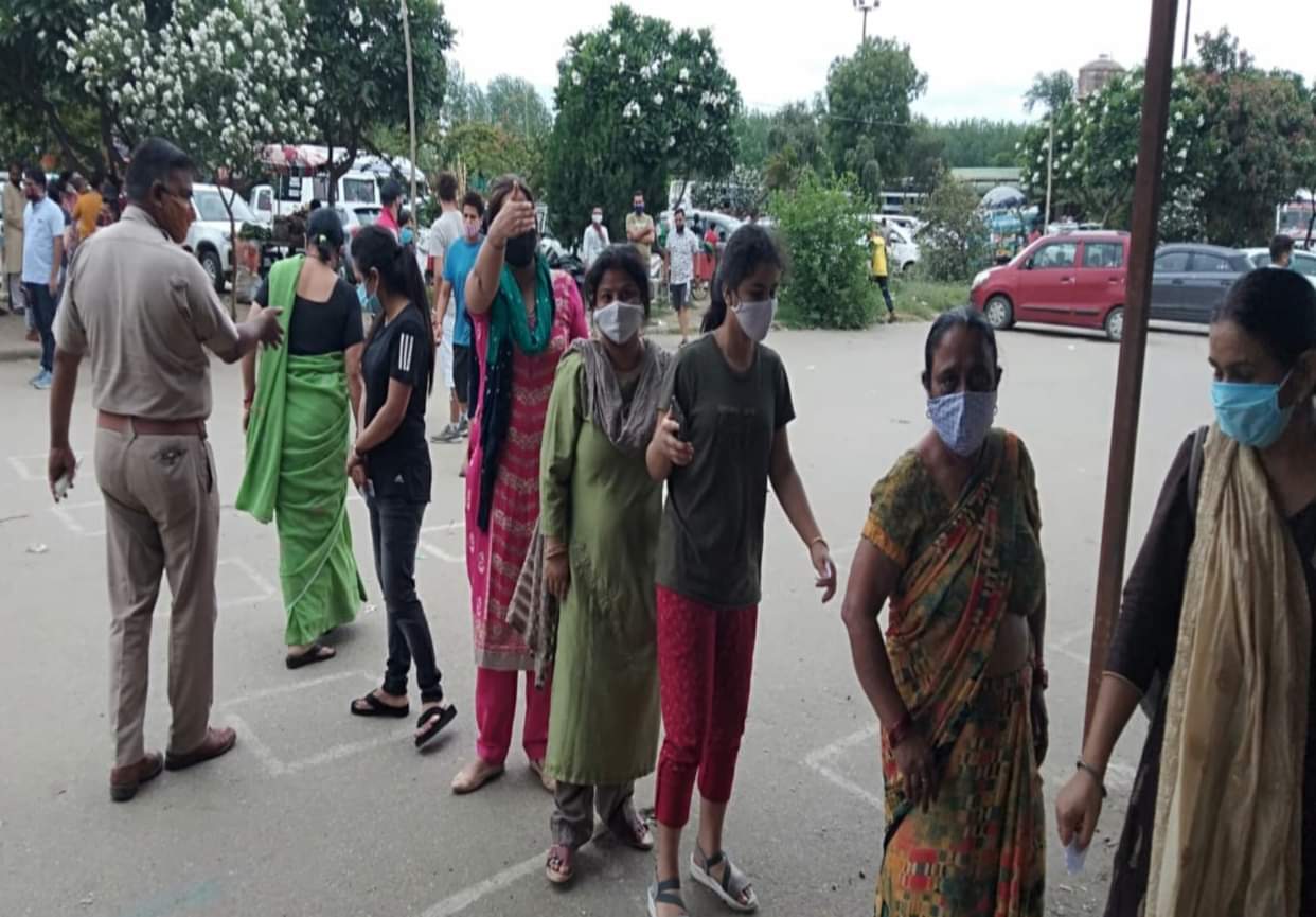 haridwar news: no river bath on ganga dussehra and nirjala ekadashi but still huge rush come to haridwar border