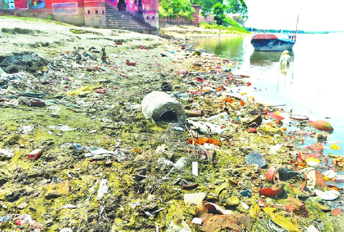 Pollution In Yamuna River Due To Sewer Drains In Agra